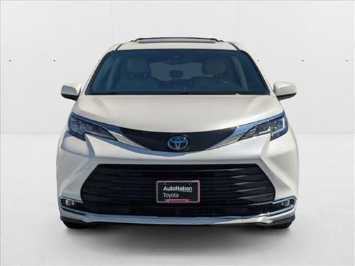 2021 Toyota Sienna XLE 8 Passenger