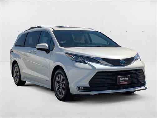 2021 Toyota Sienna XLE 8 Passenger