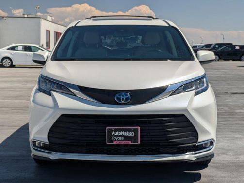 2021 Toyota Sienna XLE 8 Passenger