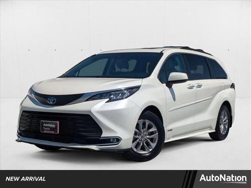 2021 Toyota Sienna XLE 8 Passenger