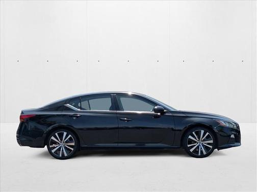2022 Nissan Altima SR FWD
