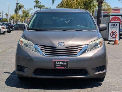 2016 Toyota Sienna LE