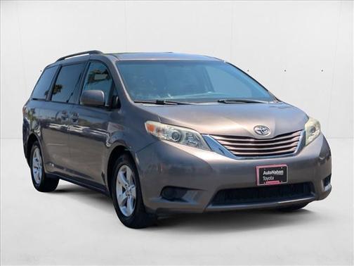 2016 Toyota Sienna LE