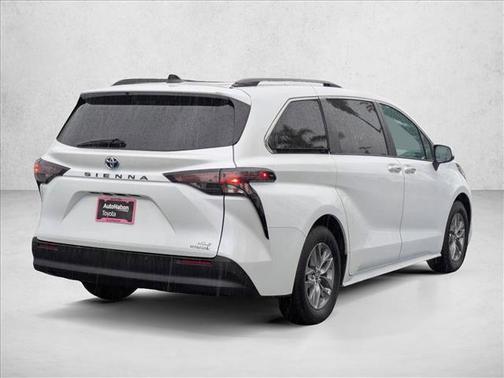 2023 Toyota Sienna XLE