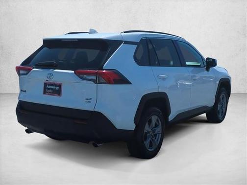 Ice Cap 2024 Toyota RAV4 XLE