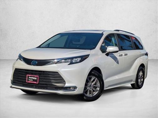 2024 Toyota Sienna XLE
