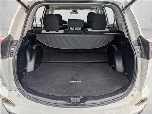 2017 Toyota RAV4 Hybrid SE