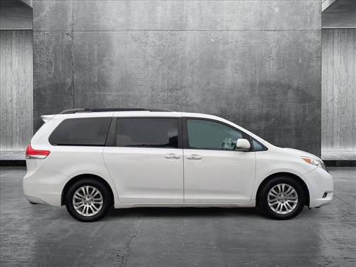 2013 Toyota Sienna XLE