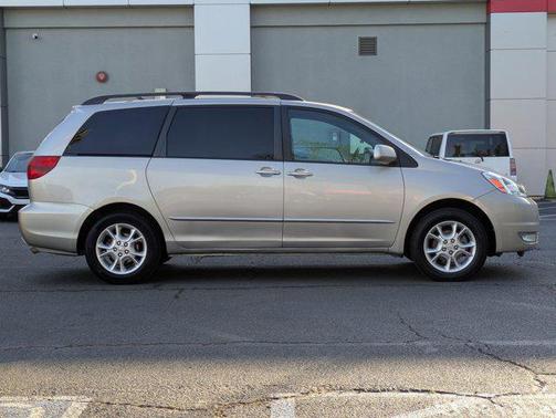 2005 Toyota Sienna XLE