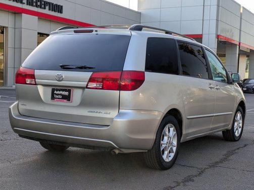 2005 Toyota Sienna XLE