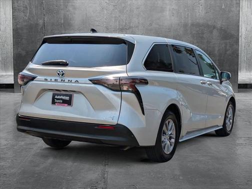 2023 Toyota Sienna LE
