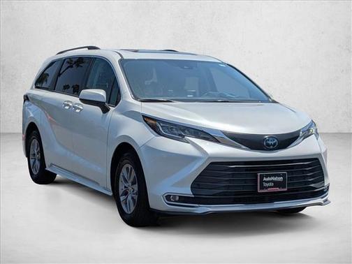 Wind Chill Pearl 2022 Toyota Sienna XLE
