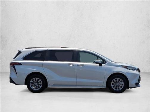 Wind Chill Pearl 2022 Toyota Sienna XLE