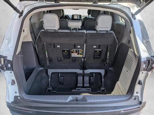 Wind Chill Pearl 2022 Toyota Sienna XLE