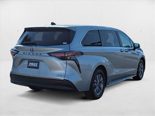 2022 Toyota Sienna XLE 8 Passenger