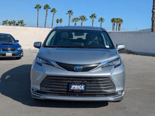 2022 Toyota Sienna XLE 8 Passenger