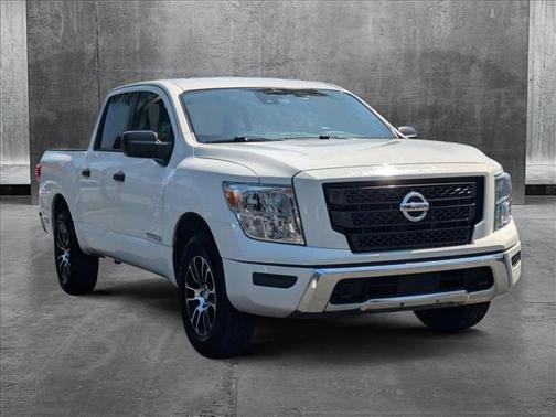 2022 Nissan Titan SV