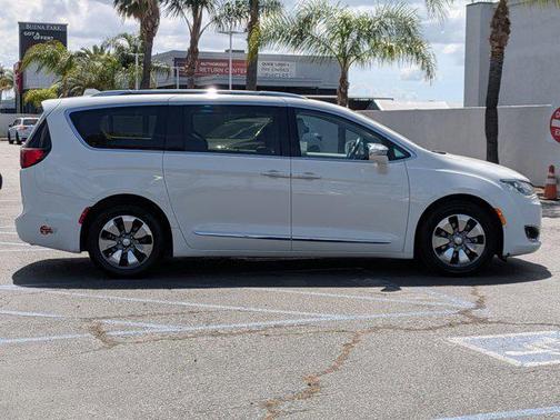 Bright White Clearcoat 2018 Chrysler Pacifica Hybrid Limited