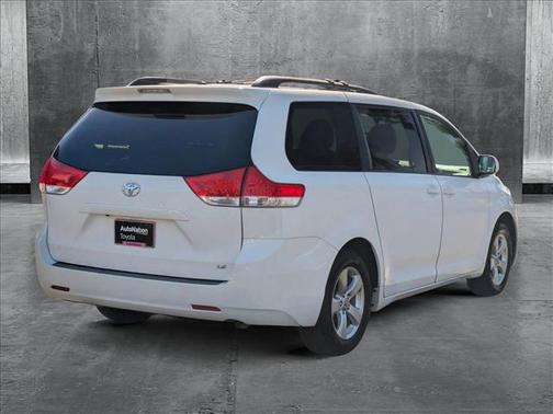 2011 Toyota Sienna LE