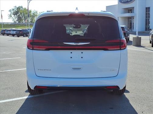 2022 Chrysler Pacifica Touring-L