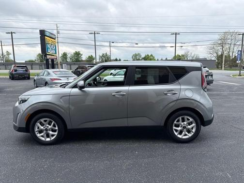 Steel Gray 2024 Kia Soul LX