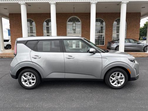 Steel Gray 2024 Kia Soul LX