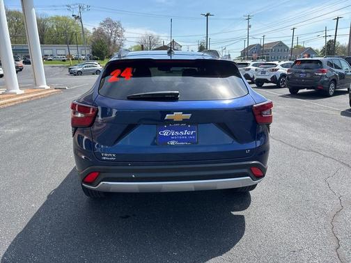 Blue Glow Metallic 2024 Chevrolet Trax LT