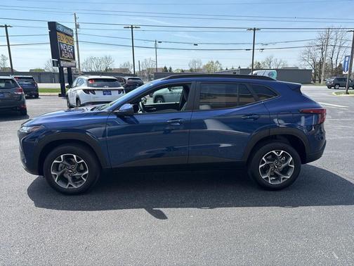 Blue Glow Metallic 2024 Chevrolet Trax LT