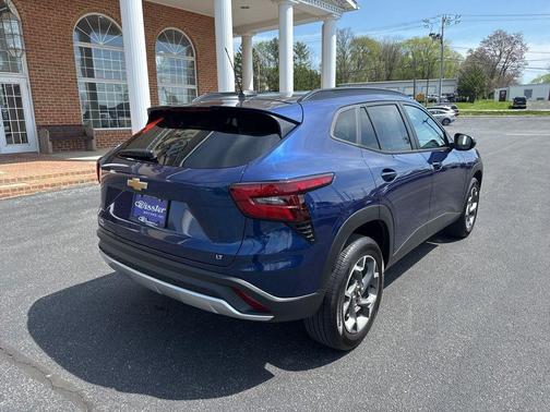 Blue Glow Metallic 2024 Chevrolet Trax LT