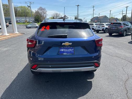 Blue Glow Metallic 2024 Chevrolet Trax LT
