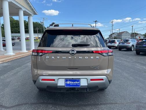 2025 Nissan Pathfinder Platinum