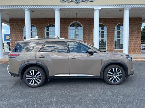 2025 Nissan Pathfinder Platinum