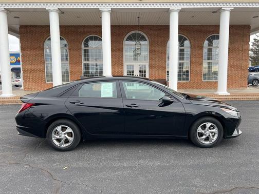 2021 Hyundai ELANTRA SE