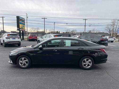 2021 Hyundai ELANTRA SE