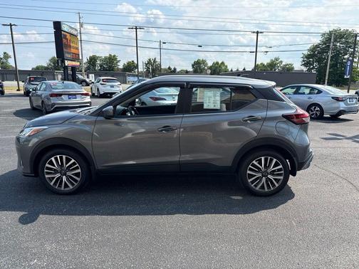 Gun Metallic 2024 Nissan Kicks SV