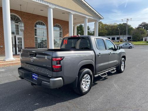 2024 Nissan Frontier SV