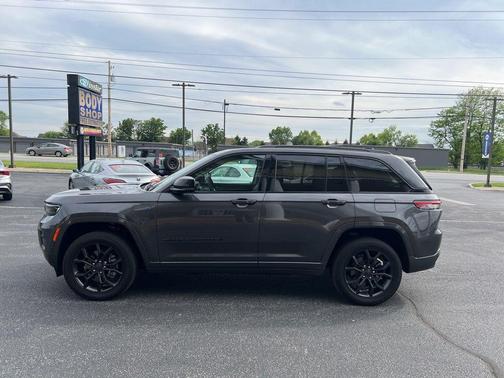 Metallic 2023 Jeep Grand Cherokee 4xe Base
