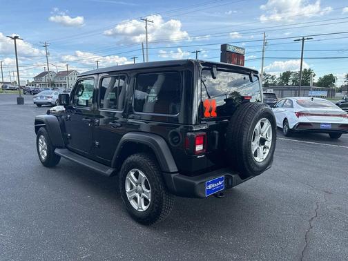 Black Clearcoat 2022 Jeep Wrangler Unlimited Sport