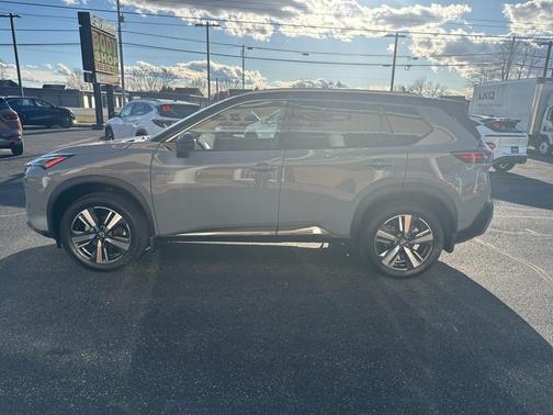 2022 Nissan Rogue SL