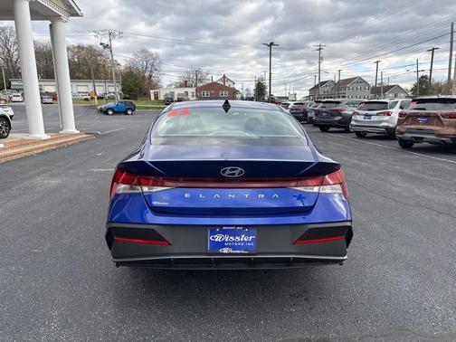 2024 Hyundai ELANTRA SE