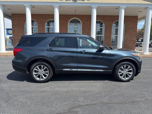 Blue Metallic 2022 Ford Explorer XLT