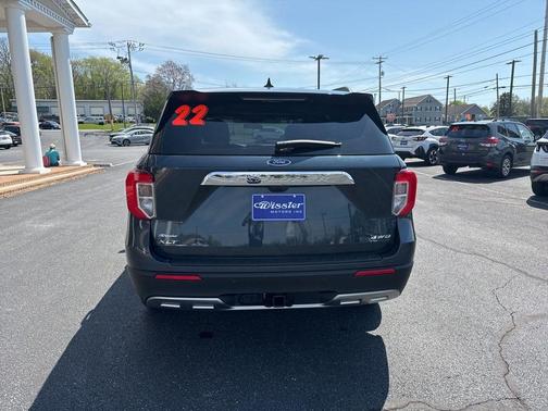 Blue Metallic 2022 Ford Explorer XLT