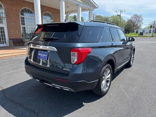 Blue Metallic 2022 Ford Explorer XLT