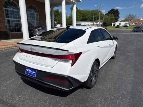 White 2025 Hyundai ELANTRA SEL Sport
