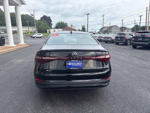 Deep Black Pearl Effect 2025 Volkswagen Jetta 1.5T Sport