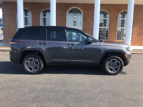 2023 Jeep Grand Cherokee 4xe Trailhawk