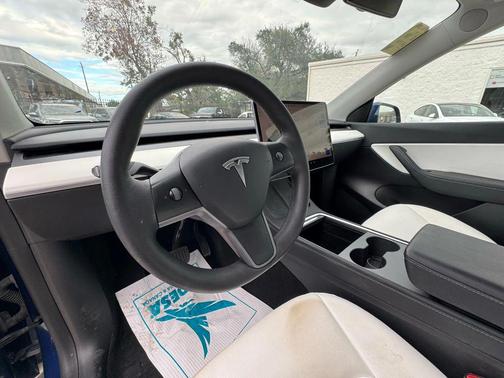 2022 Tesla Model Y Long Range Dual Motor All-Wheel Drive
