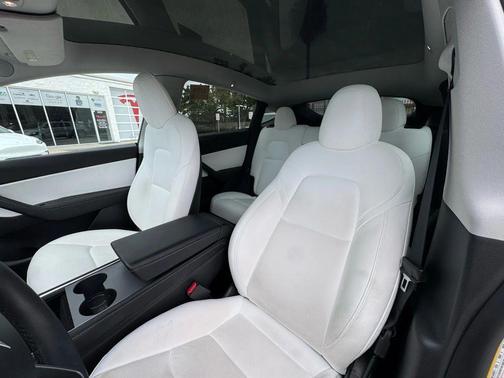 2022 Tesla Model Y Long Range Dual Motor All-Wheel Drive