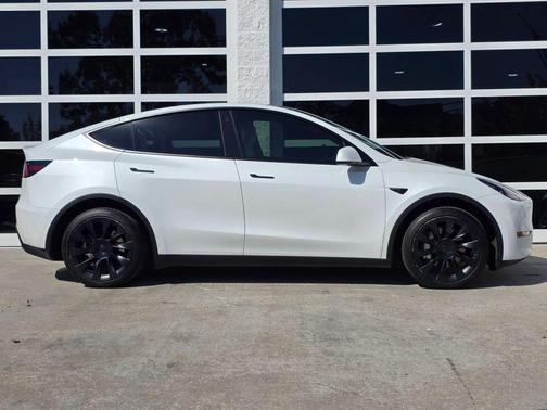 2022 Tesla Model Y Long Range Dual Motor All-Wheel Drive