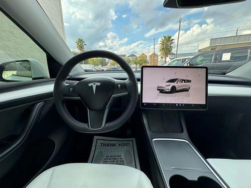 2022 Tesla Model Y Long Range Dual Motor All-Wheel Drive